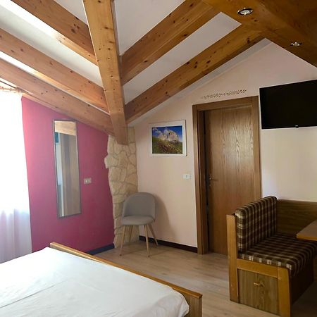 Hotel Rododendro Val Di Fassa Кампитело ди Фаса Екстериор снимка