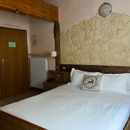 Hotel Rododendro Val Di Fassa Кампитело ди Фаса Екстериор снимка