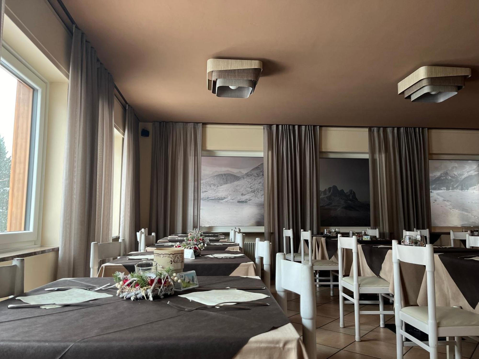 Hotel Rododendro Val Di Fassa Кампитело ди Фаса Екстериор снимка